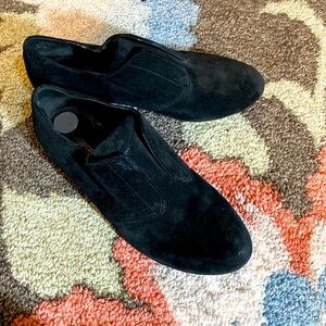 WOMEN’S BLACK SUEDE LOAFERS FLATS SLIP ONS - GUNMETAL BRAND  7 1/2 GUC